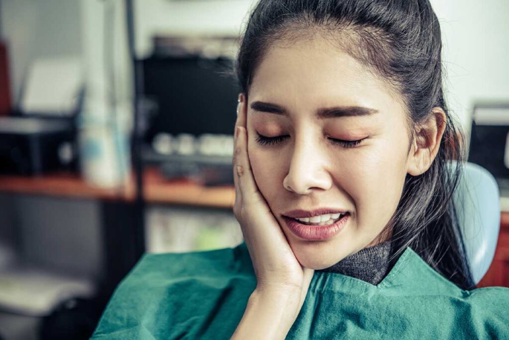 When-Dental-Emergencies-Lead-to-Tooth-Replacement